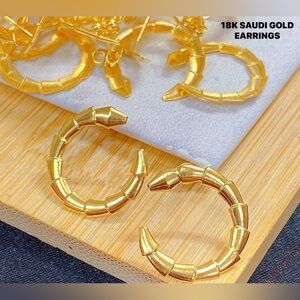 18k SAUDI GOLD SNAKE STUD Earrings